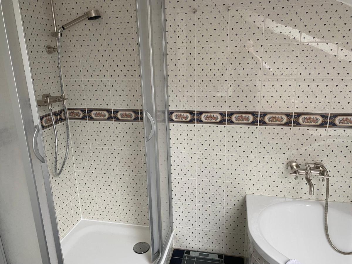 Gemuetliches Zimmer Mit Grossem Bad Recklinghausen Exterior foto